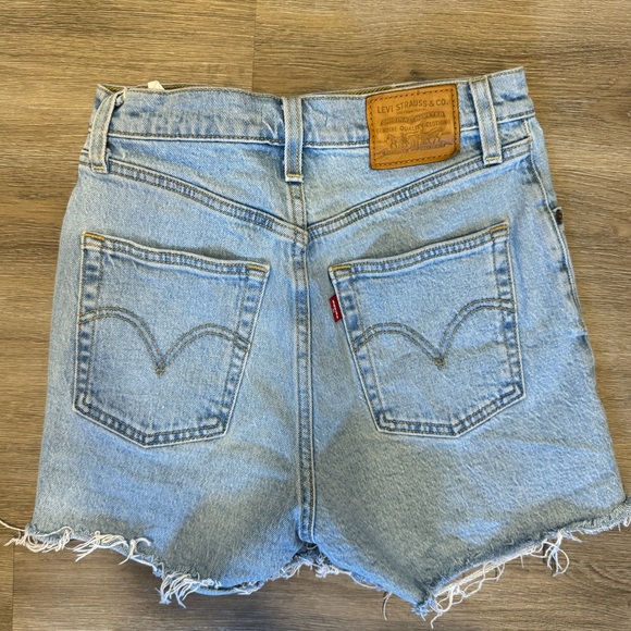 Levi’s ribcage shorts - Picture 3 of 4